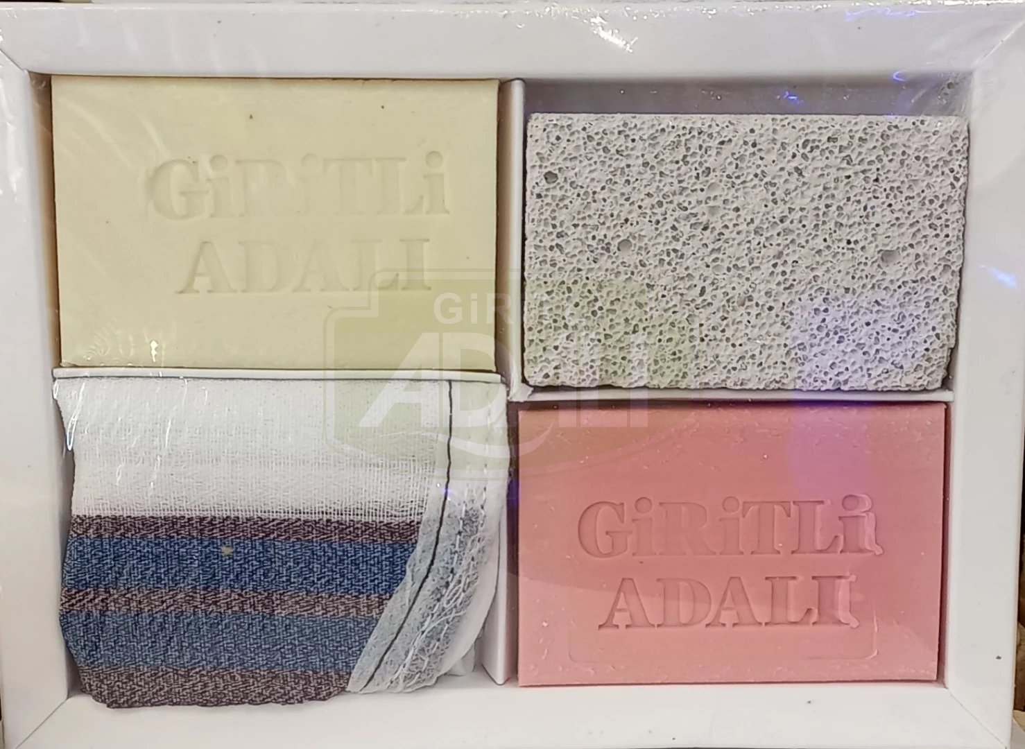 GİRİTLİ ADALI 4 LÜ BANYO SETİ (Akçay hatırası)